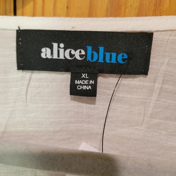 Women's White Lace Top - Picture 7 of 16